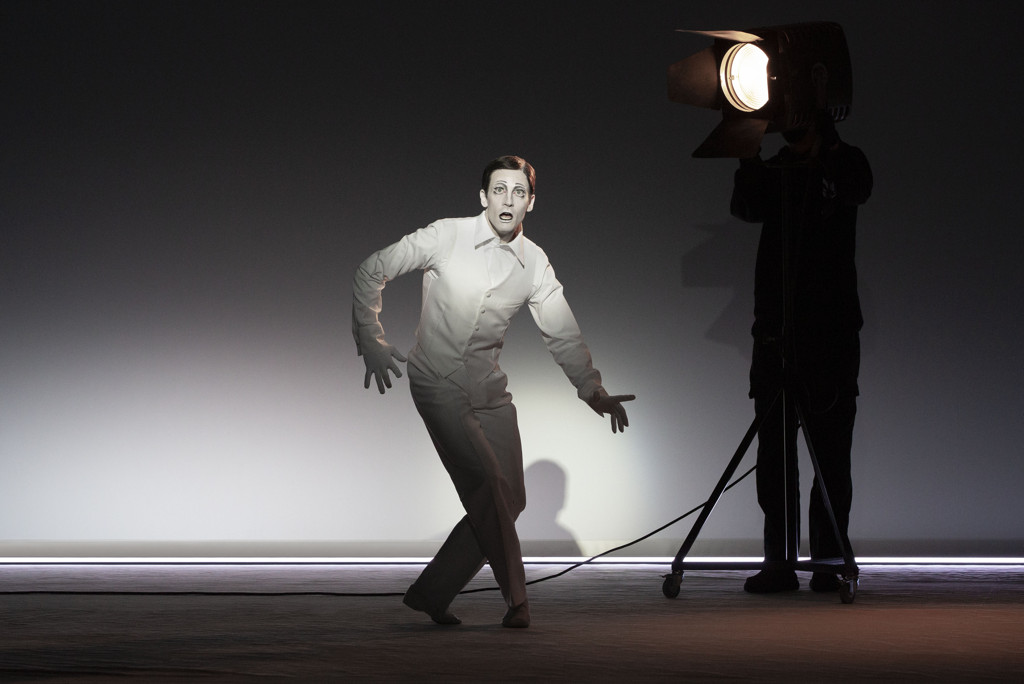 “Dorian”, directed by Robert Wilson (National Kaunas Drama Theatre, 2022). Photo by Lucie Jansch